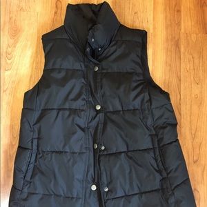 Black Old Navy Maternity Vest
